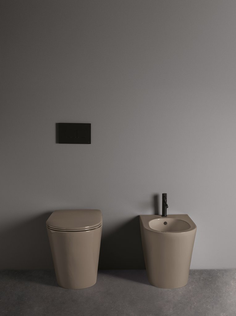 AXA — Axa-Piutrentanove-sanitari-a-terra